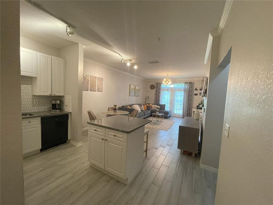 For Sale: $214,900 (1 beds, 1 baths, 800 Square Feet)