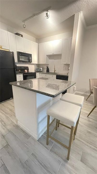 For Sale: $214,900 (1 beds, 1 baths, 800 Square Feet)