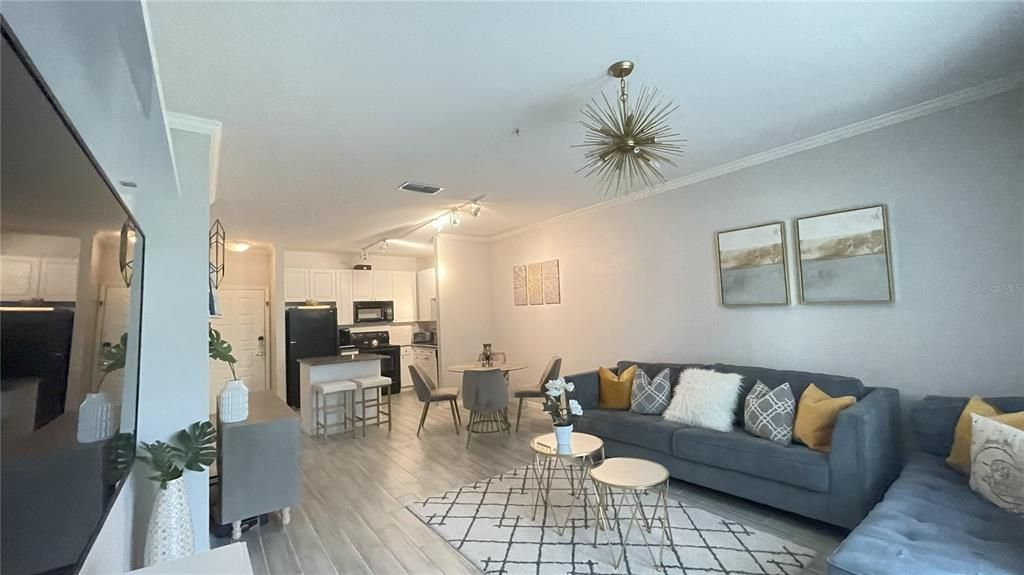 For Sale: $214,900 (1 beds, 1 baths, 800 Square Feet)