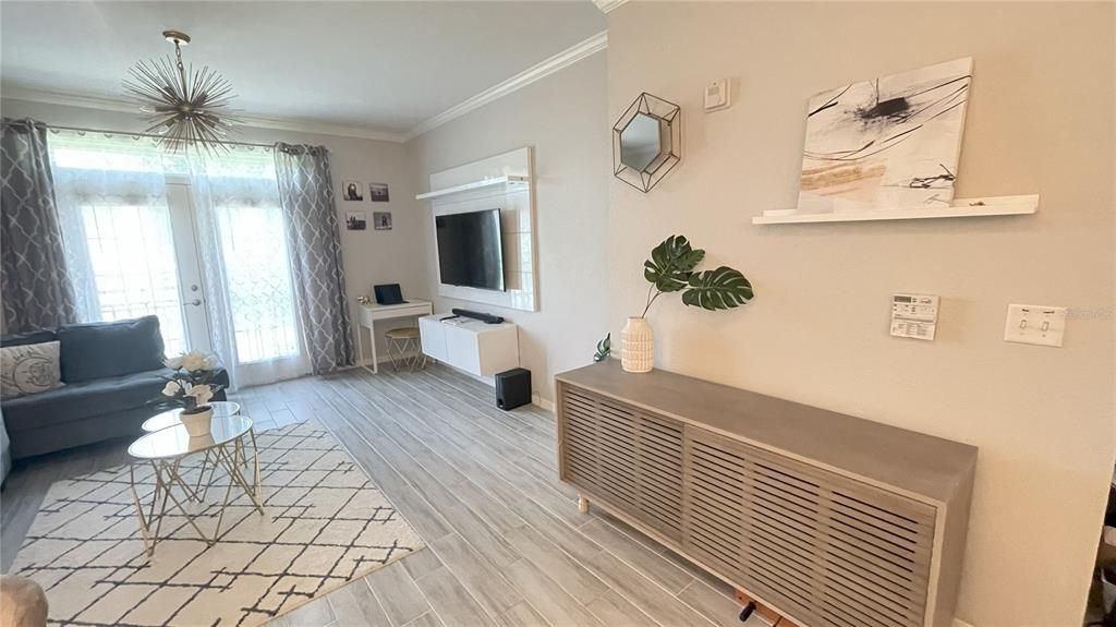 For Sale: $214,900 (1 beds, 1 baths, 800 Square Feet)