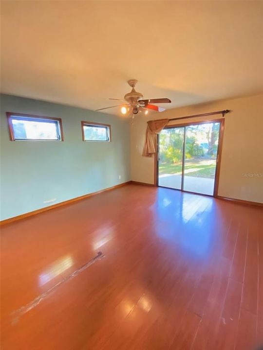 待售: $455,000 (4 贝兹, 2 浴室, 1921 平方英尺)