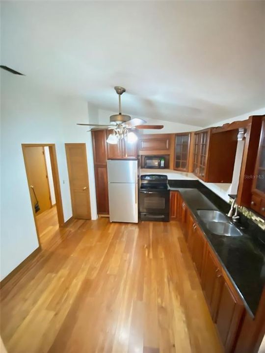 待售: $455,000 (4 贝兹, 2 浴室, 1921 平方英尺)