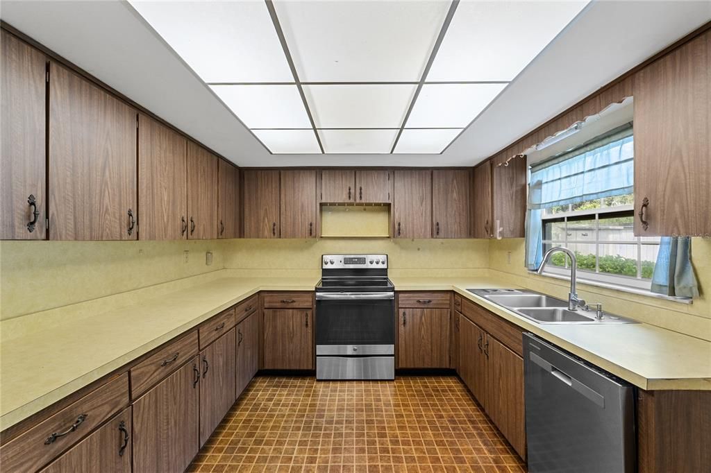 На продажу: $435,000 (3 спален, 2 ванн, 2288 Квадратных фут)