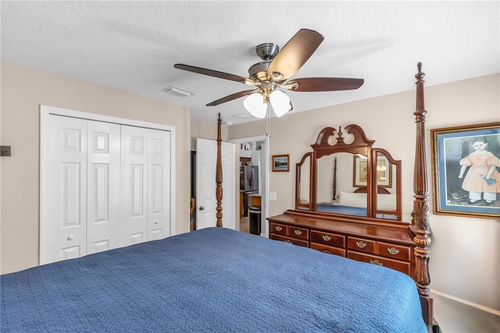 Active With Contract: $352,900 (3 beds, 2 baths, 1868 Square Feet)