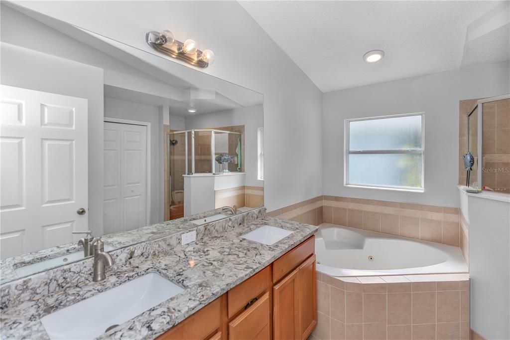 Active With Contract: $352,900 (3 beds, 2 baths, 1868 Square Feet)