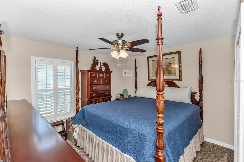 Active With Contract: $352,900 (3 beds, 2 baths, 1868 Square Feet)