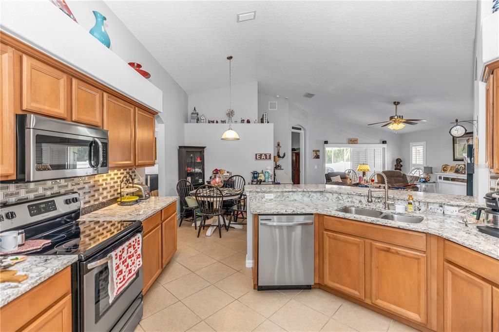 Active With Contract: $352,900 (3 beds, 2 baths, 1868 Square Feet)