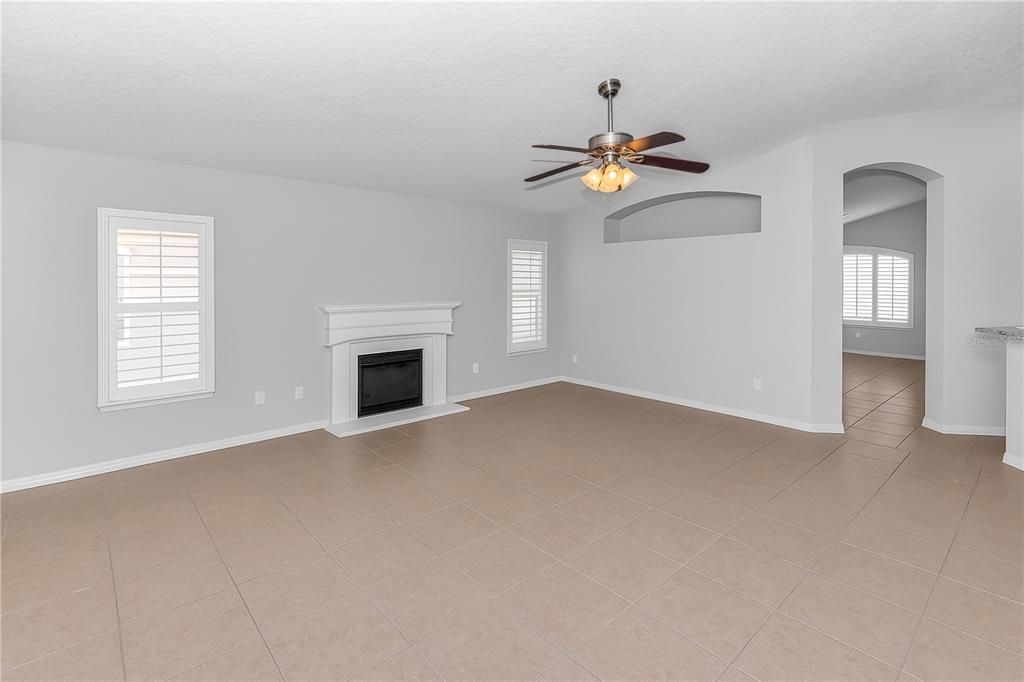 Active With Contract: $352,900 (3 beds, 2 baths, 1868 Square Feet)