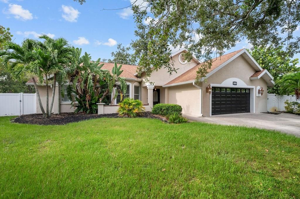 Под контрактом: $725,000 (4 спален, 2 ванн, 2500 Квадратных фут)