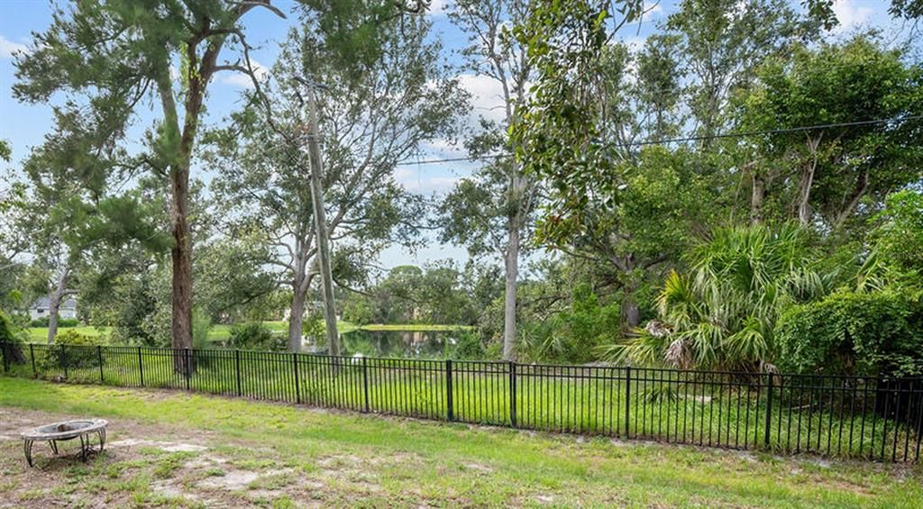 Под контрактом: $725,000 (4 спален, 2 ванн, 2500 Квадратных фут)