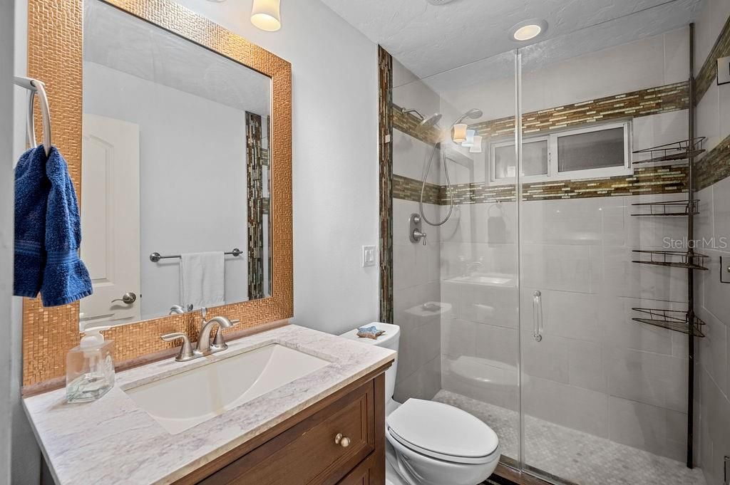 Под контрактом: $725,000 (4 спален, 2 ванн, 2500 Квадратных фут)