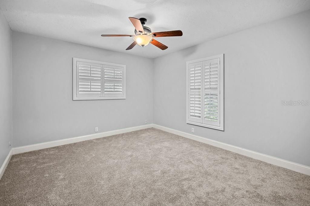 Под контрактом: $725,000 (4 спален, 2 ванн, 2500 Квадратных фут)