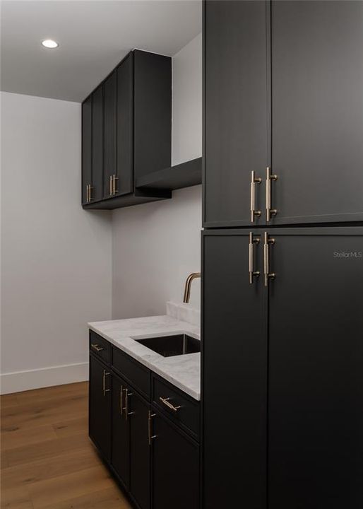 出租: $17,000 (7 贝兹, 7 浴室, 6398 平方英尺)