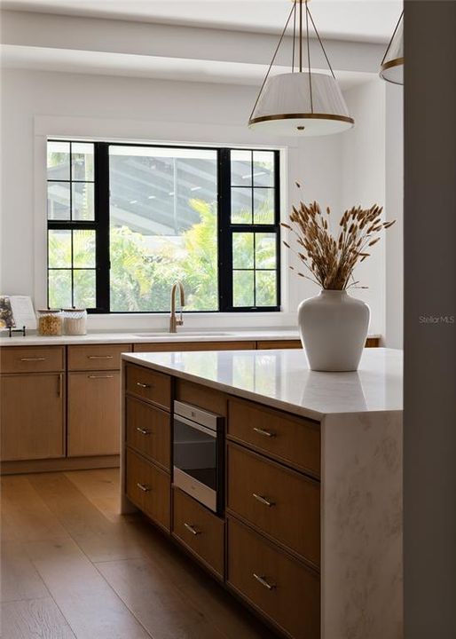 出租: $17,000 (7 贝兹, 7 浴室, 6398 平方英尺)