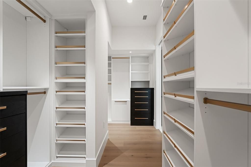 出租: $17,000 (7 贝兹, 7 浴室, 6398 平方英尺)