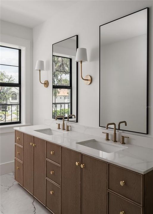 出租: $17,000 (7 贝兹, 7 浴室, 6398 平方英尺)