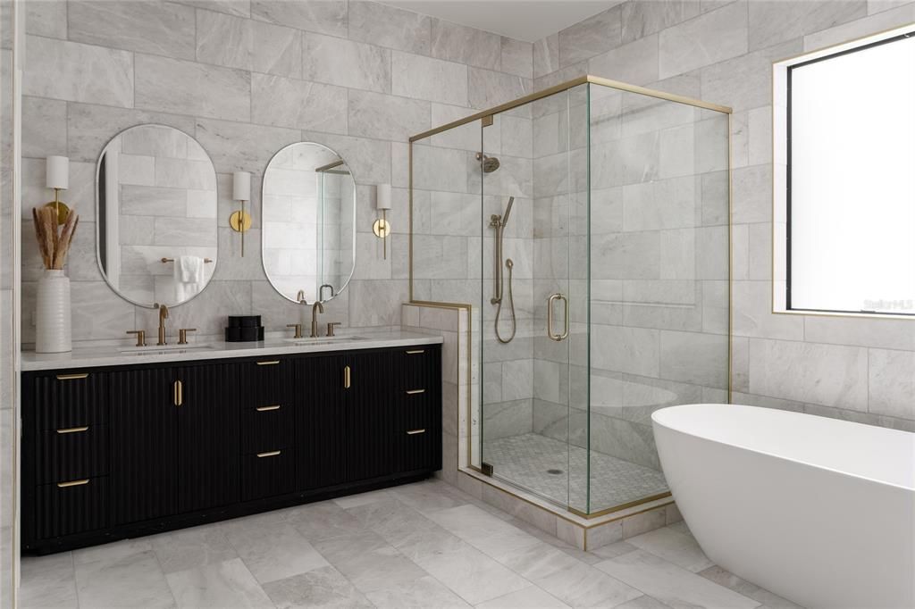 出租: $17,000 (7 贝兹, 7 浴室, 6398 平方英尺)