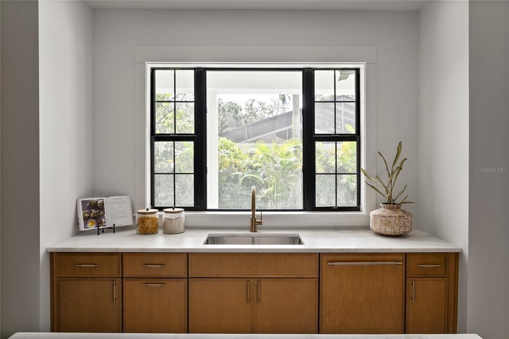 出租: $17,000 (7 贝兹, 7 浴室, 6398 平方英尺)