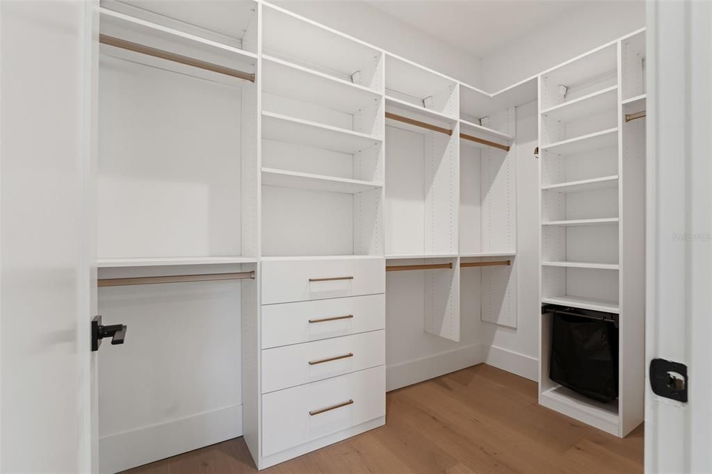 出租: $17,000 (7 贝兹, 7 浴室, 6398 平方英尺)