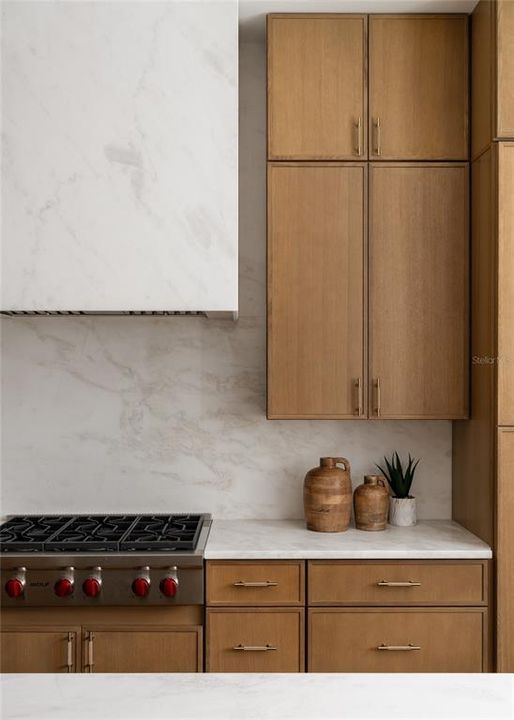 出租: $17,000 (7 贝兹, 7 浴室, 6398 平方英尺)