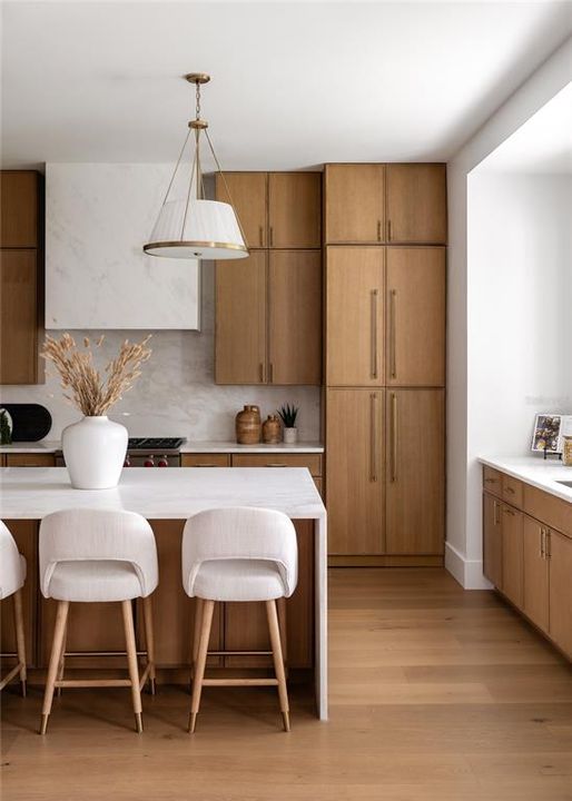 出租: $17,000 (7 贝兹, 7 浴室, 6398 平方英尺)