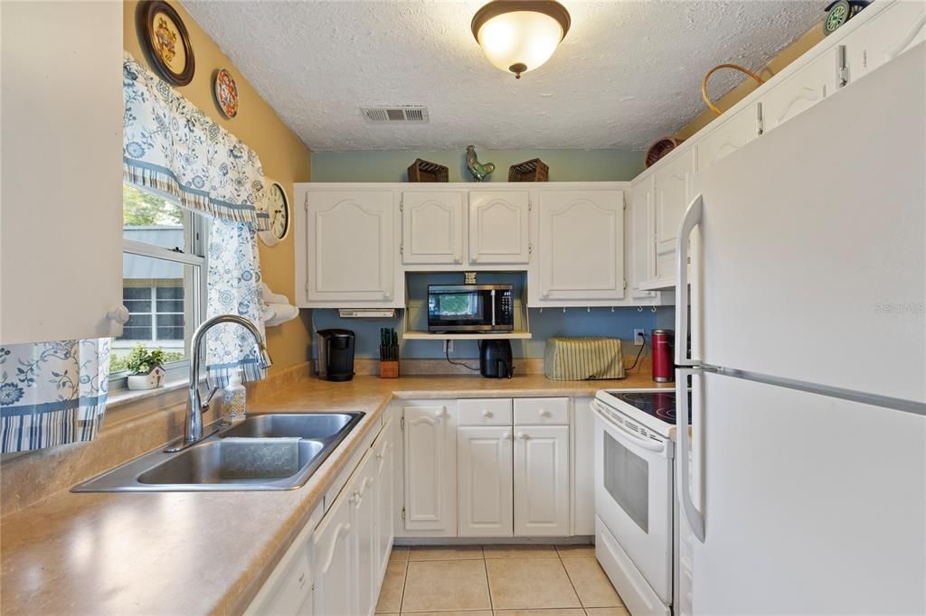 待售: $130,000 (2 贝兹, 2 浴室, 984 平方英尺)