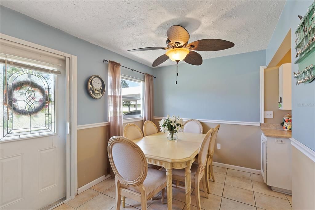 待售: $130,000 (2 贝兹, 2 浴室, 984 平方英尺)