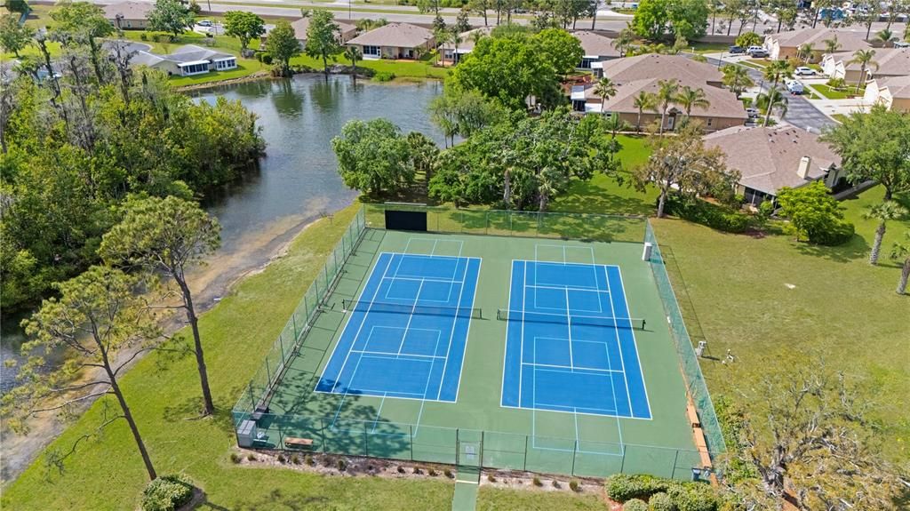 待售: $130,000 (2 贝兹, 2 浴室, 984 平方英尺)