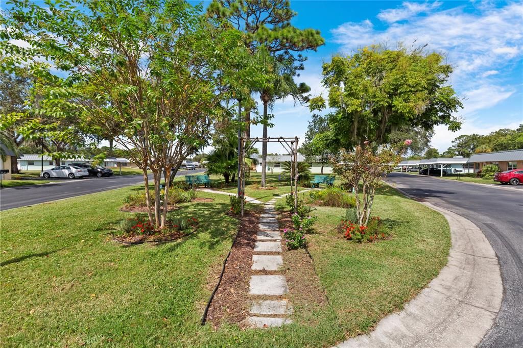 待售: $130,000 (2 贝兹, 2 浴室, 984 平方英尺)