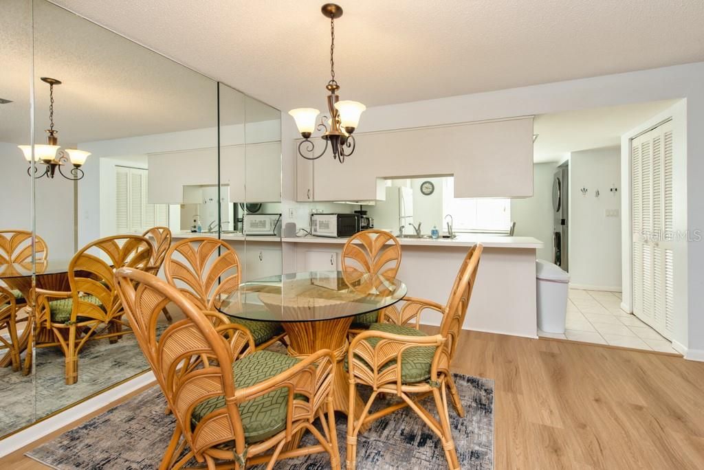 На продажу: $175,000 (2 спален, 2 ванн, 1148 Квадратных фут)