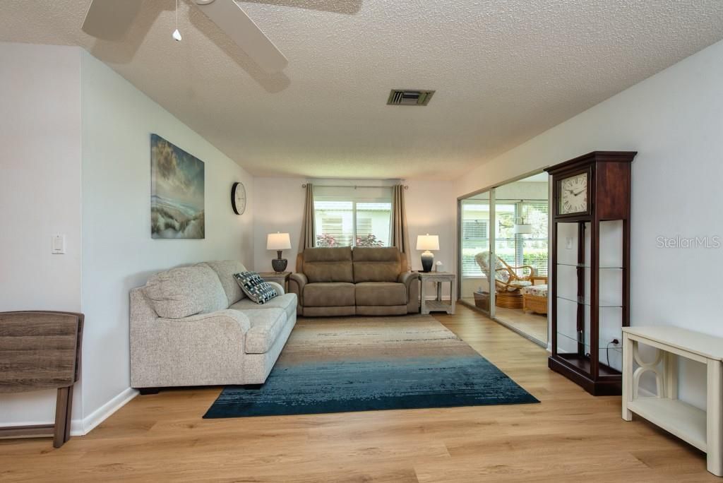 На продажу: $175,000 (2 спален, 2 ванн, 1148 Квадратных фут)