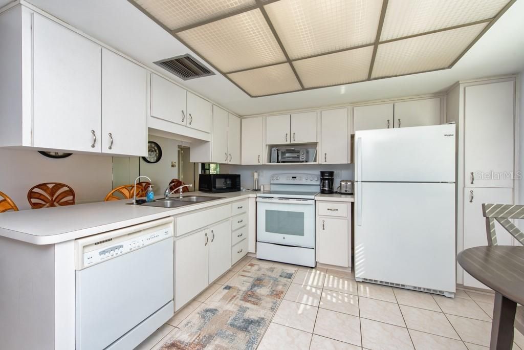 На продажу: $175,000 (2 спален, 2 ванн, 1148 Квадратных фут)