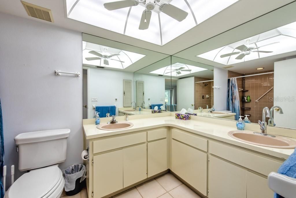 На продажу: $175,000 (2 спален, 2 ванн, 1148 Квадратных фут)