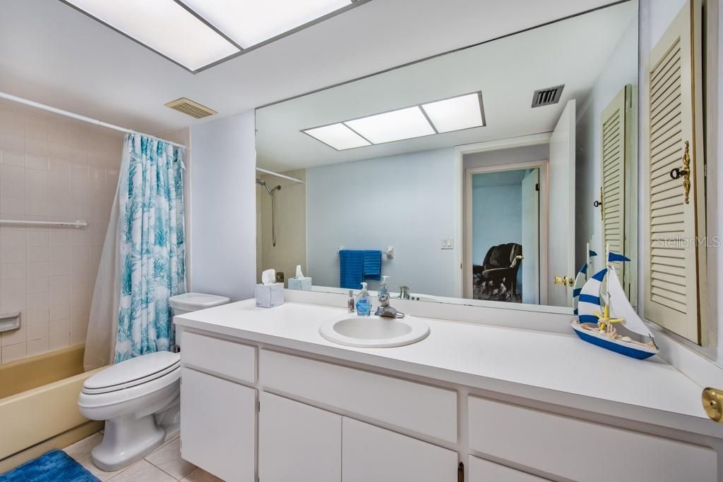 На продажу: $175,000 (2 спален, 2 ванн, 1148 Квадратных фут)