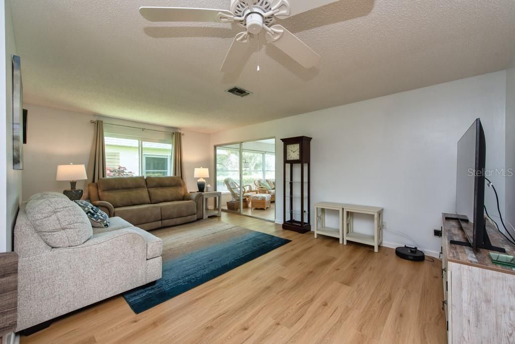 На продажу: $175,000 (2 спален, 2 ванн, 1148 Квадратных фут)