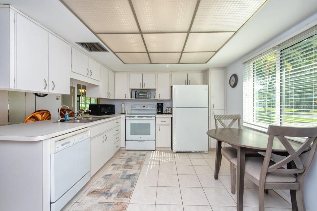 На продажу: $175,000 (2 спален, 2 ванн, 1148 Квадратных фут)