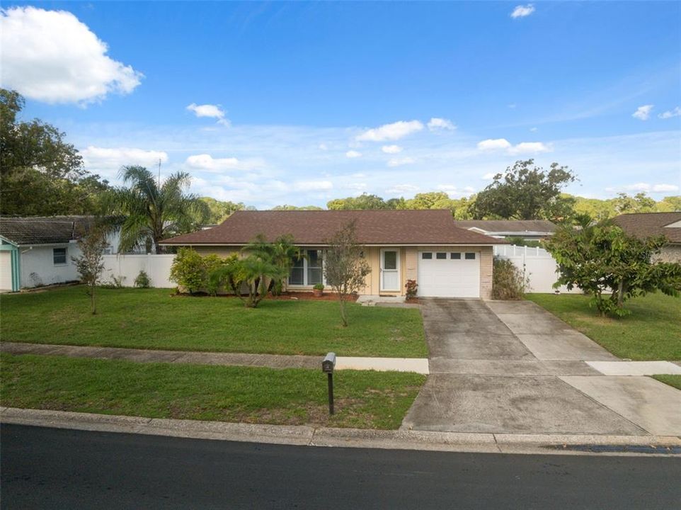 Под контрактом: $315,000 (2 спален, 2 ванн, 1294 Квадратных фут)