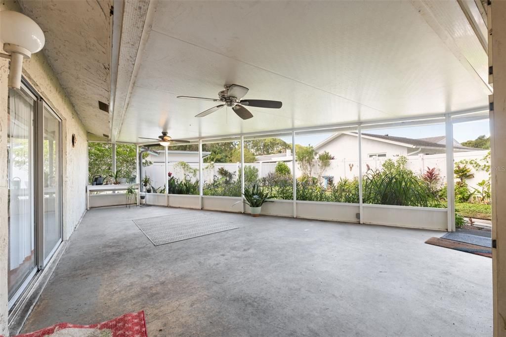 Под контрактом: $315,000 (2 спален, 2 ванн, 1294 Квадратных фут)