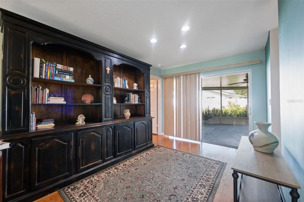 Под контрактом: $315,000 (2 спален, 2 ванн, 1294 Квадратных фут)