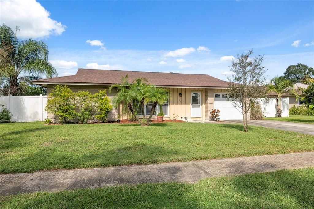 Под контрактом: $315,000 (2 спален, 2 ванн, 1294 Квадратных фут)