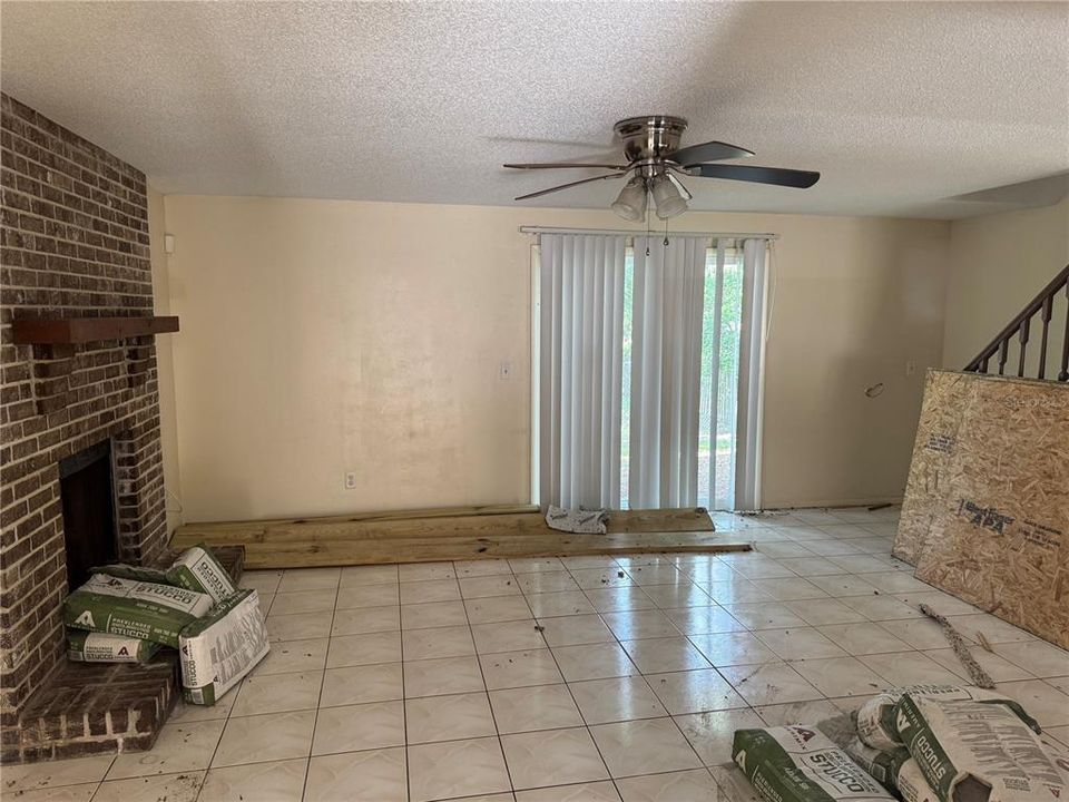 На продажу: $100,000 (2 спален, 1 ванн, 1181 Квадратных фут)