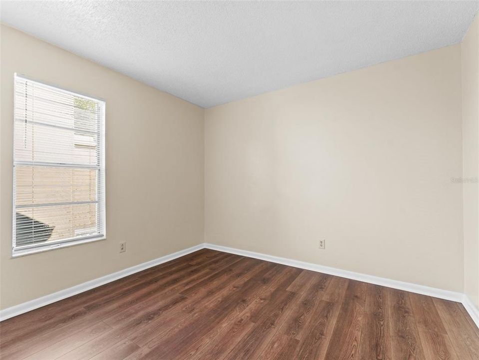 Под контрактом: $320,000 (3 спален, 2 ванн, 1349 Квадратных фут)