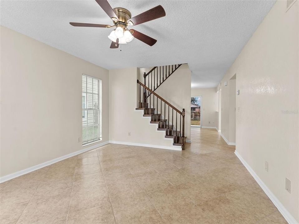 Под контрактом: $320,000 (3 спален, 2 ванн, 1349 Квадратных фут)