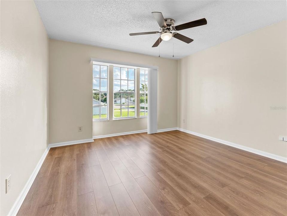 Под контрактом: $320,000 (3 спален, 2 ванн, 1349 Квадратных фут)