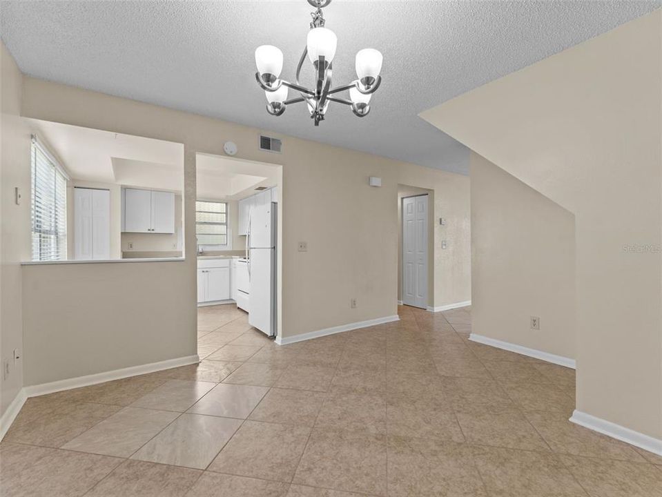 Под контрактом: $320,000 (3 спален, 2 ванн, 1349 Квадратных фут)