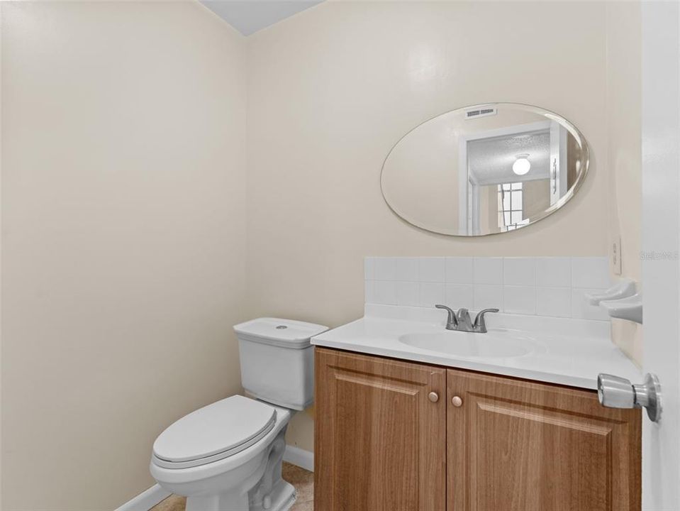 Под контрактом: $320,000 (3 спален, 2 ванн, 1349 Квадратных фут)