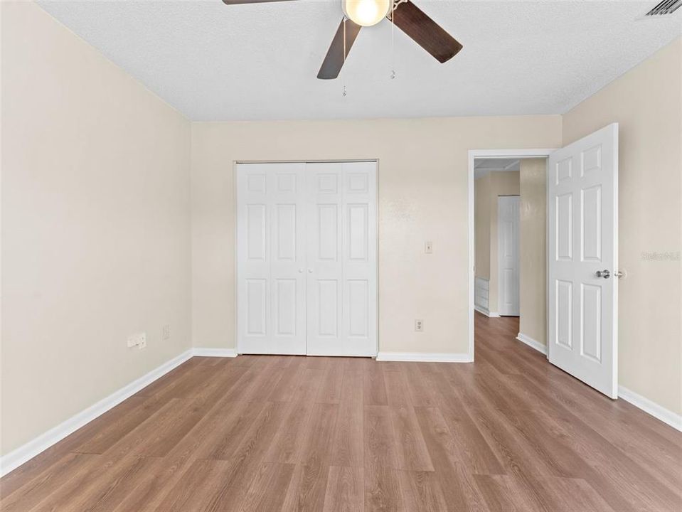 Под контрактом: $320,000 (3 спален, 2 ванн, 1349 Квадратных фут)