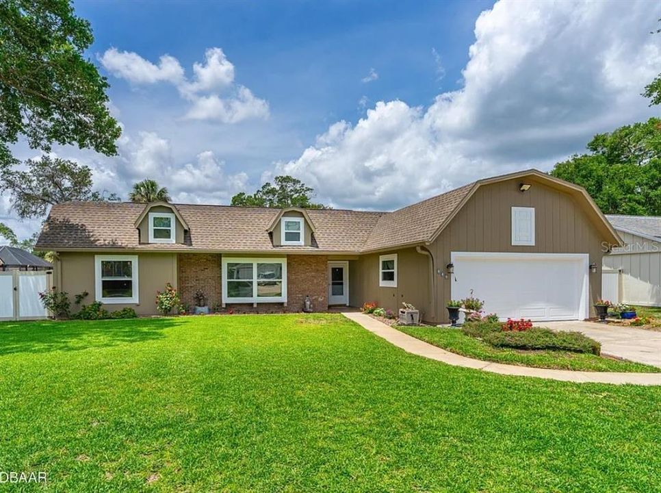 Recently Sold: $400,000 (3 beds, 2 baths, 1731 Square Feet)