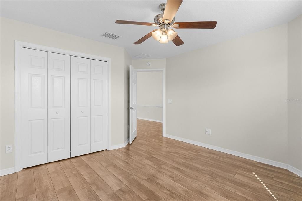 Activo con contrato: $350,000 (3 camas, 2 baños, 1501 Pies cuadrados)