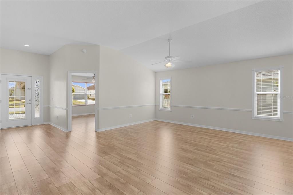 Activo con contrato: $350,000 (3 camas, 2 baños, 1501 Pies cuadrados)
